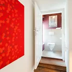 Red Flat By Grazrentals Family Friendly With Kids Bed & Free Parking Apartment