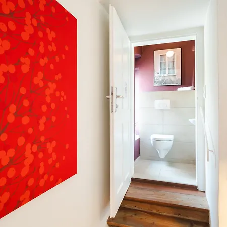 Red Flat By Grazrentals Direct By & Free Parking Apartman