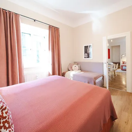 Apartment Red Flat By Grazrentals Family Friendly With Kids Bed & Free Parking