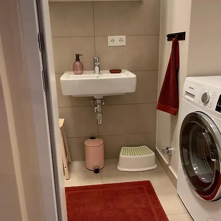 Apartment Red Flat By Grazrentals Direct By & Free Parking *